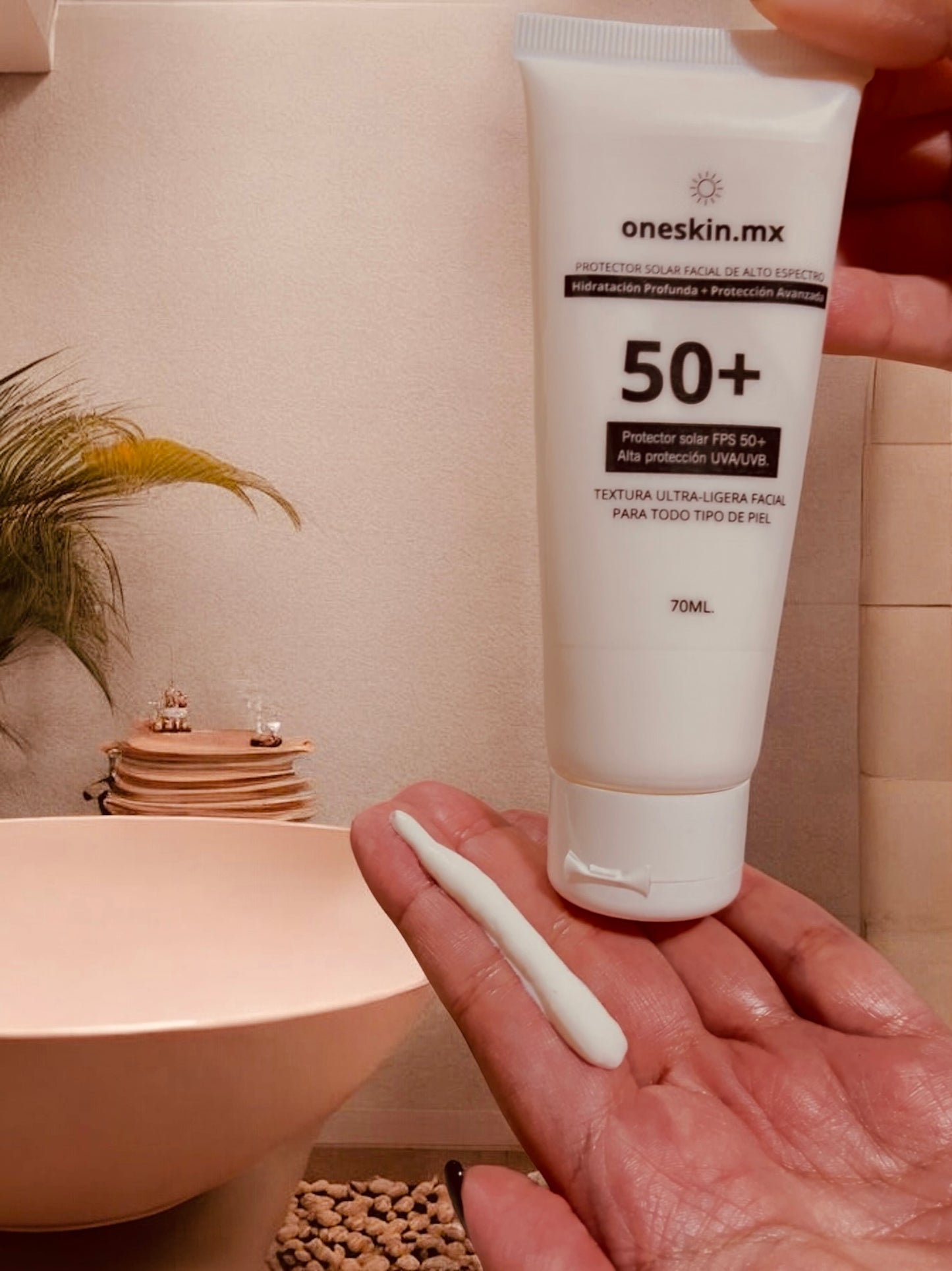 Protector Solar Facial SPF 50+ | Textura Ultra-Ligera e Hidratante | Para todo tipo de piel | 70ml